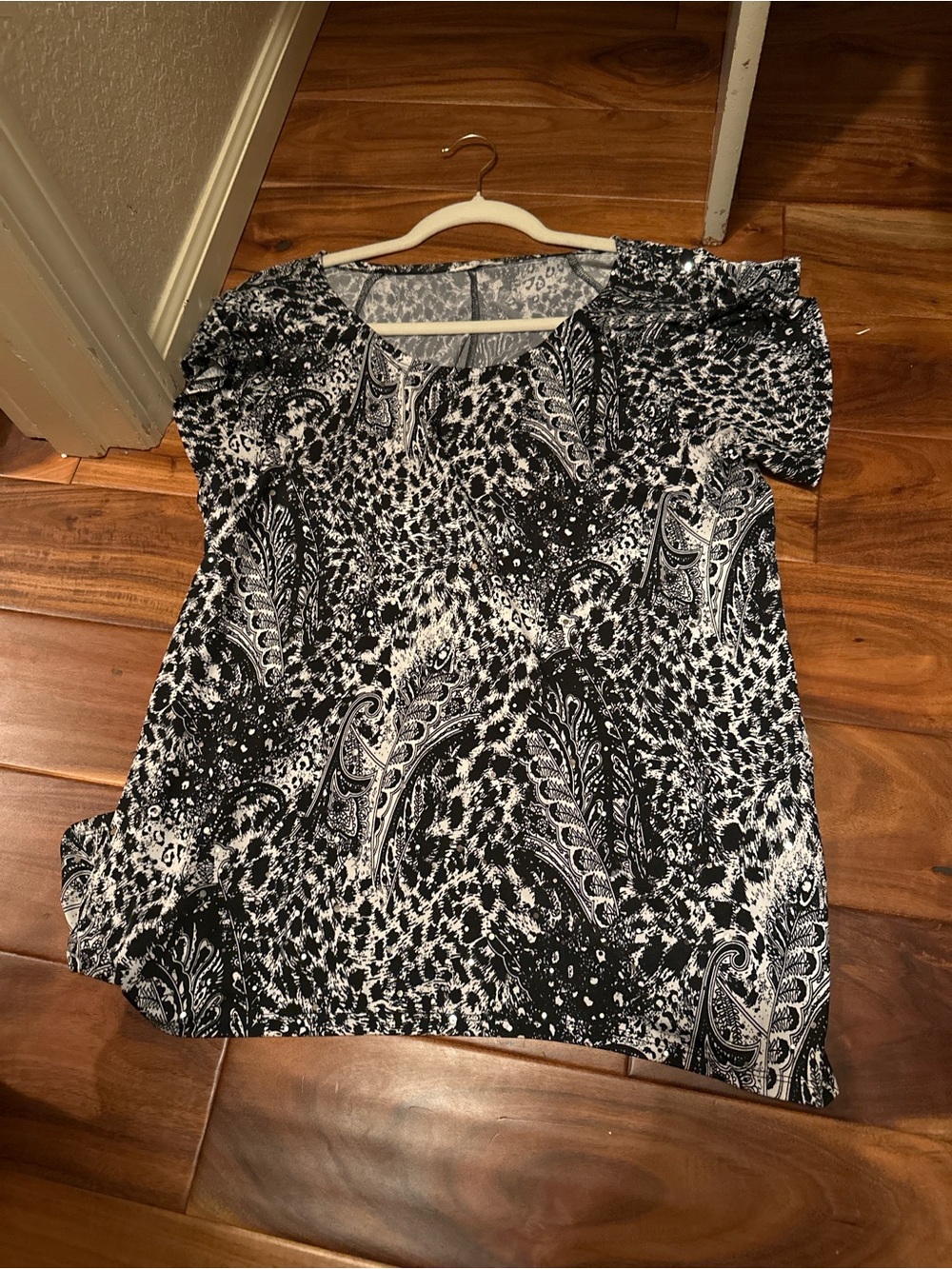 Black & White Paisley Print Short Sleeve Tunic